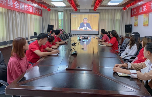向抗疫英雄致敬！宜化集團(tuán)組織收看全國抗擊新冠肺炎疫情表彰大會(圖6)