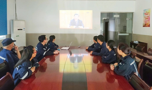 向抗疫英雄致敬！宜化集團(tuán)組織收看全國抗擊新冠肺炎疫情表彰大會(圖7)
