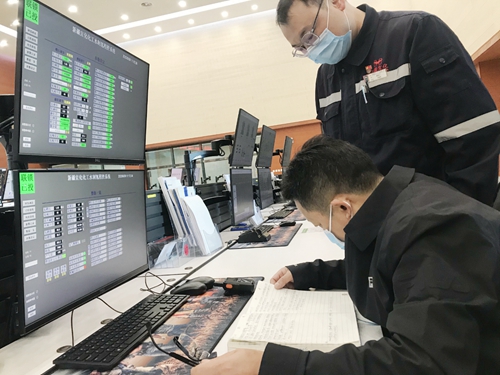 王大真到新疆宜化、新疆宜化礦業(yè)走訪慰問干部職工(圖1)