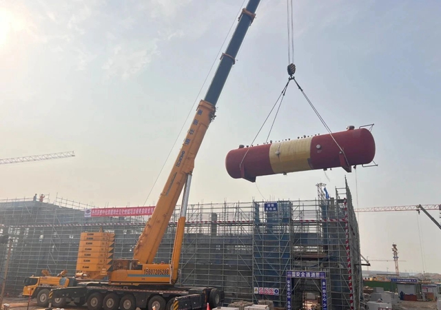 首臺大型設(shè)備“落戶”，氯堿新能源項目吹響工程設(shè)備安裝新號角！