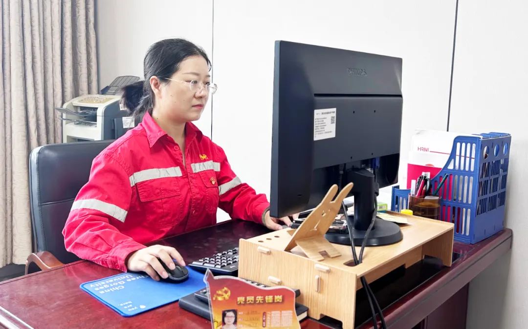 【宜化榜樣】化機(jī)公司牛艷嬌：恪盡職守勇?lián)?dāng)，廉潔自律揚(yáng)清風(fēng)(圖3)