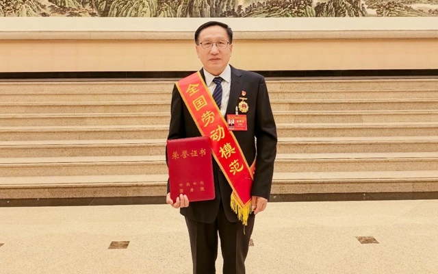 祝賀！新疆宜化礦業(yè)龐建將榮獲全國(guó)勞動(dòng)模范