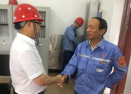 王大真到宜都園區(qū)、股份公司看望慰問基層黨員