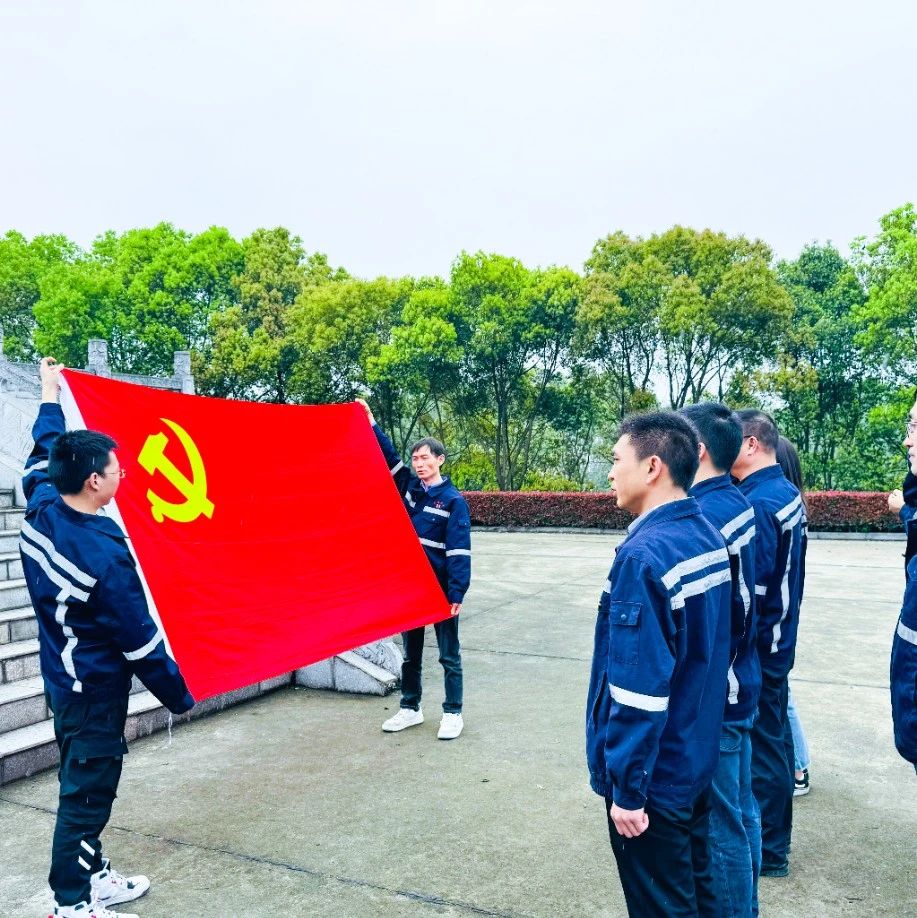 在緬懷中汲取奮進(jìn)力量！這場(chǎng)主題黨日活動(dòng)“走心”更“入心”！